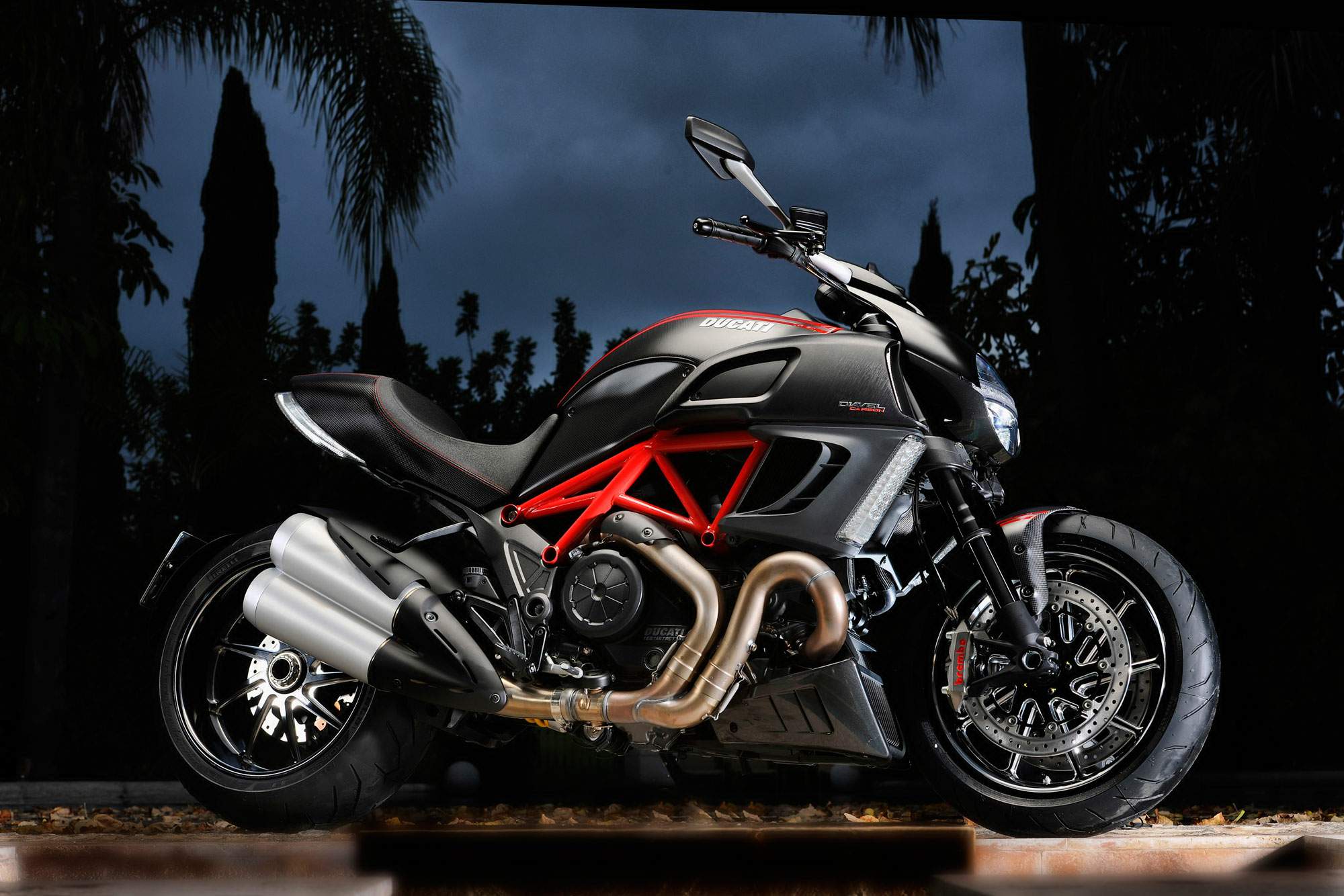 Фотография мотоцикла Ducati Diavel Black Diamond 2011