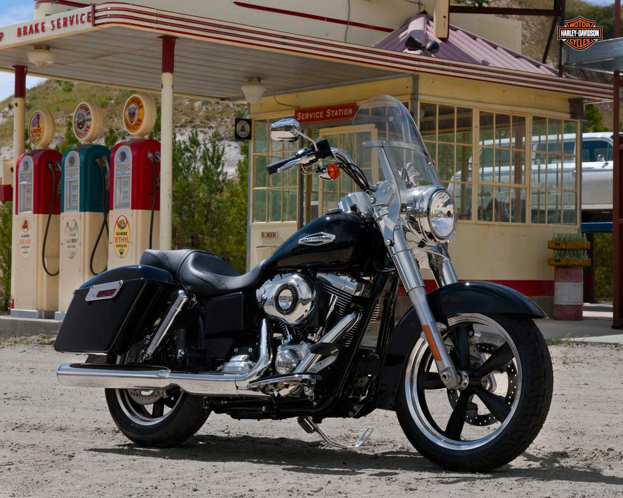 Мотоцикл Harley Davidson FLD Dyna Switchback 2012 фото