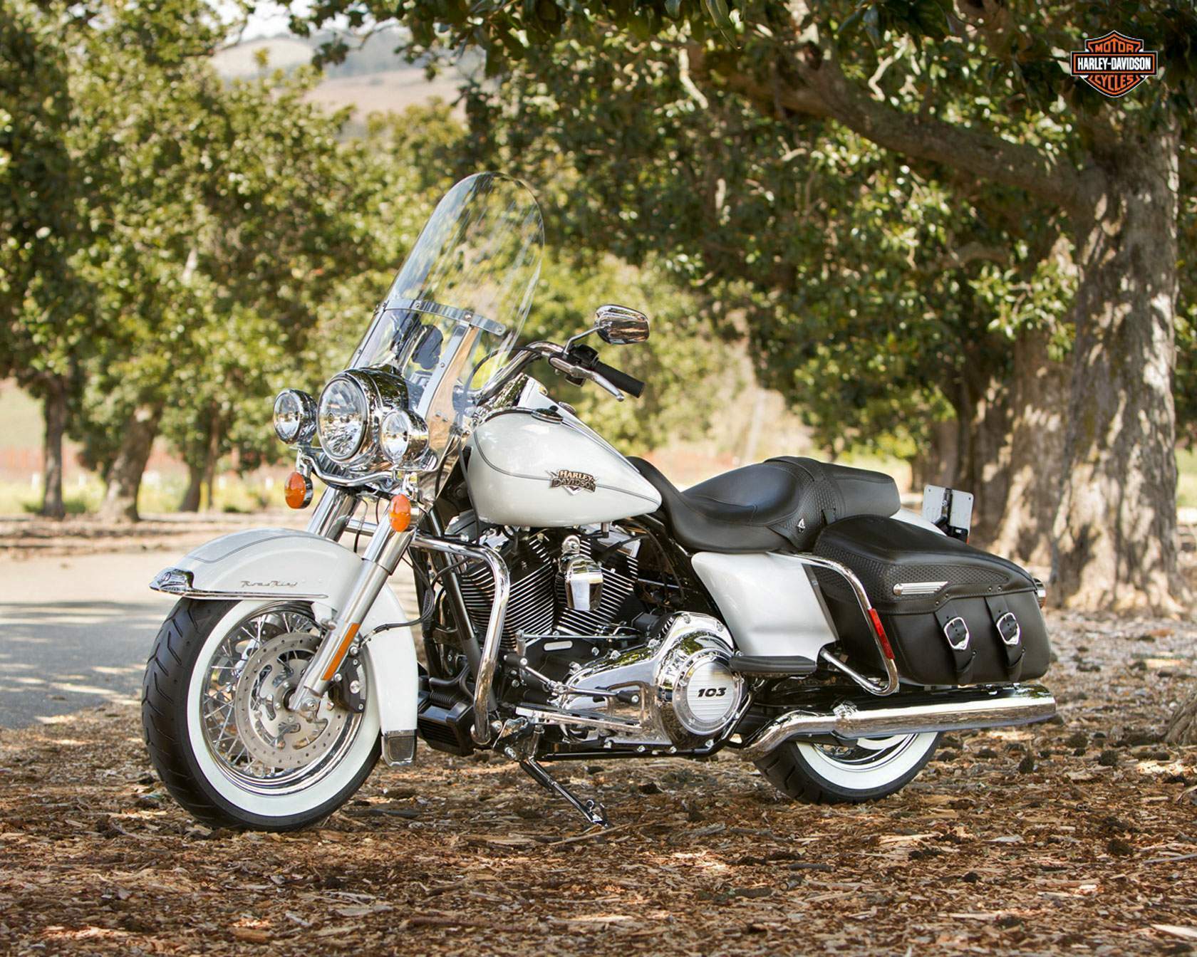 Мотоцикл Harley Davidson FLHRC Road King Classic 2013 фото