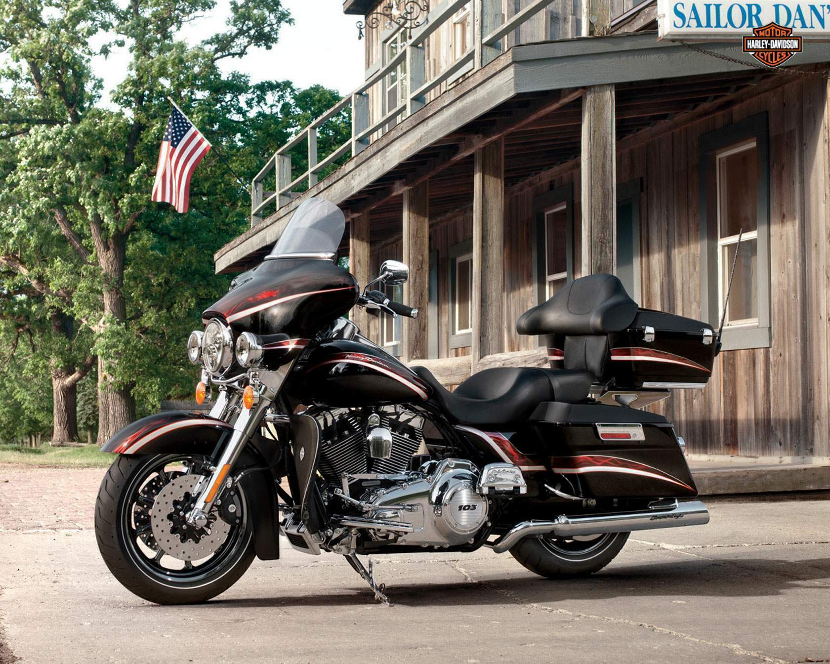 Мотоцикл Harley Davidson FLHTCU Electra Glide Ultra Classic 2013