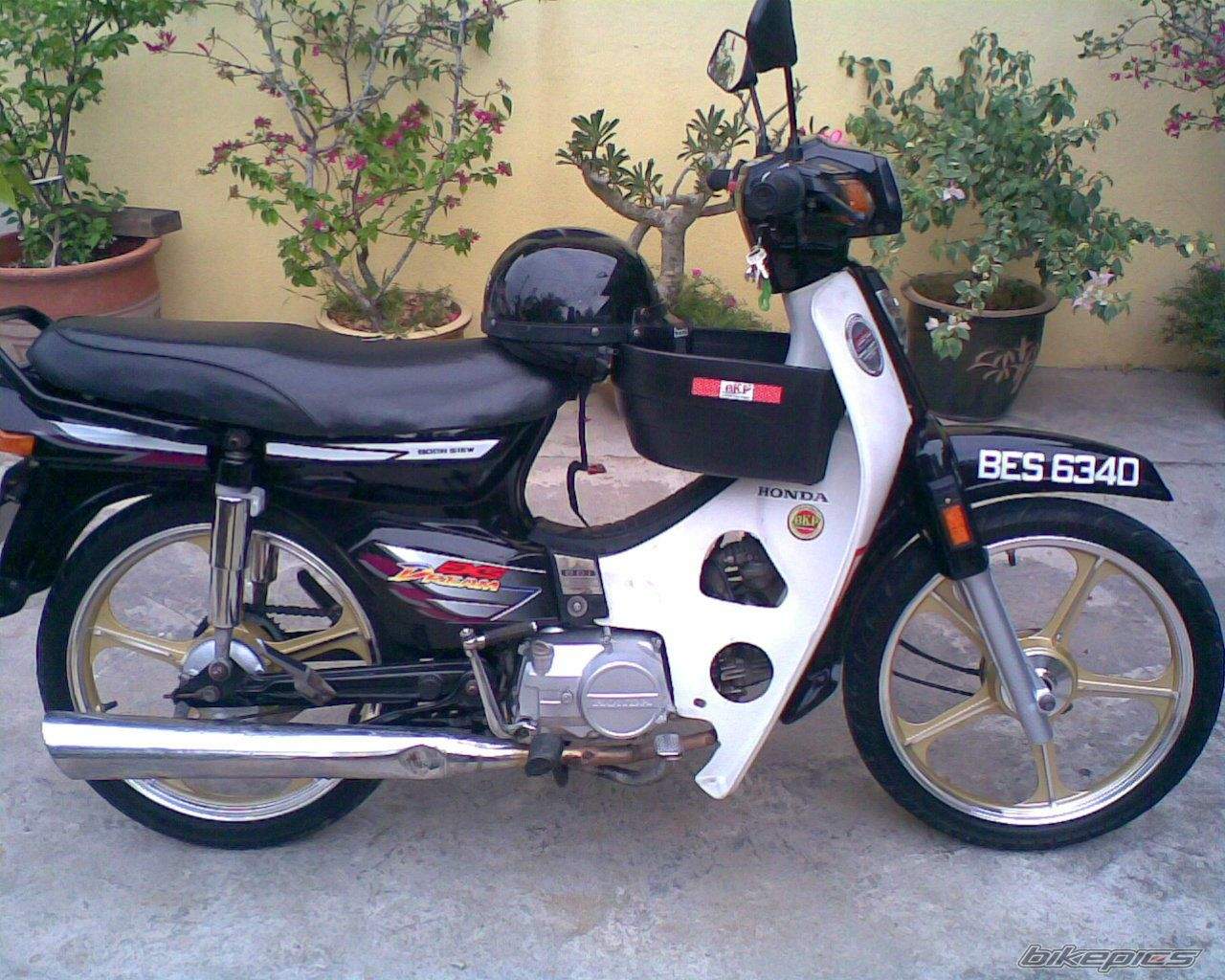 Мотоцикл Honda C100 EX Super Cub 2000