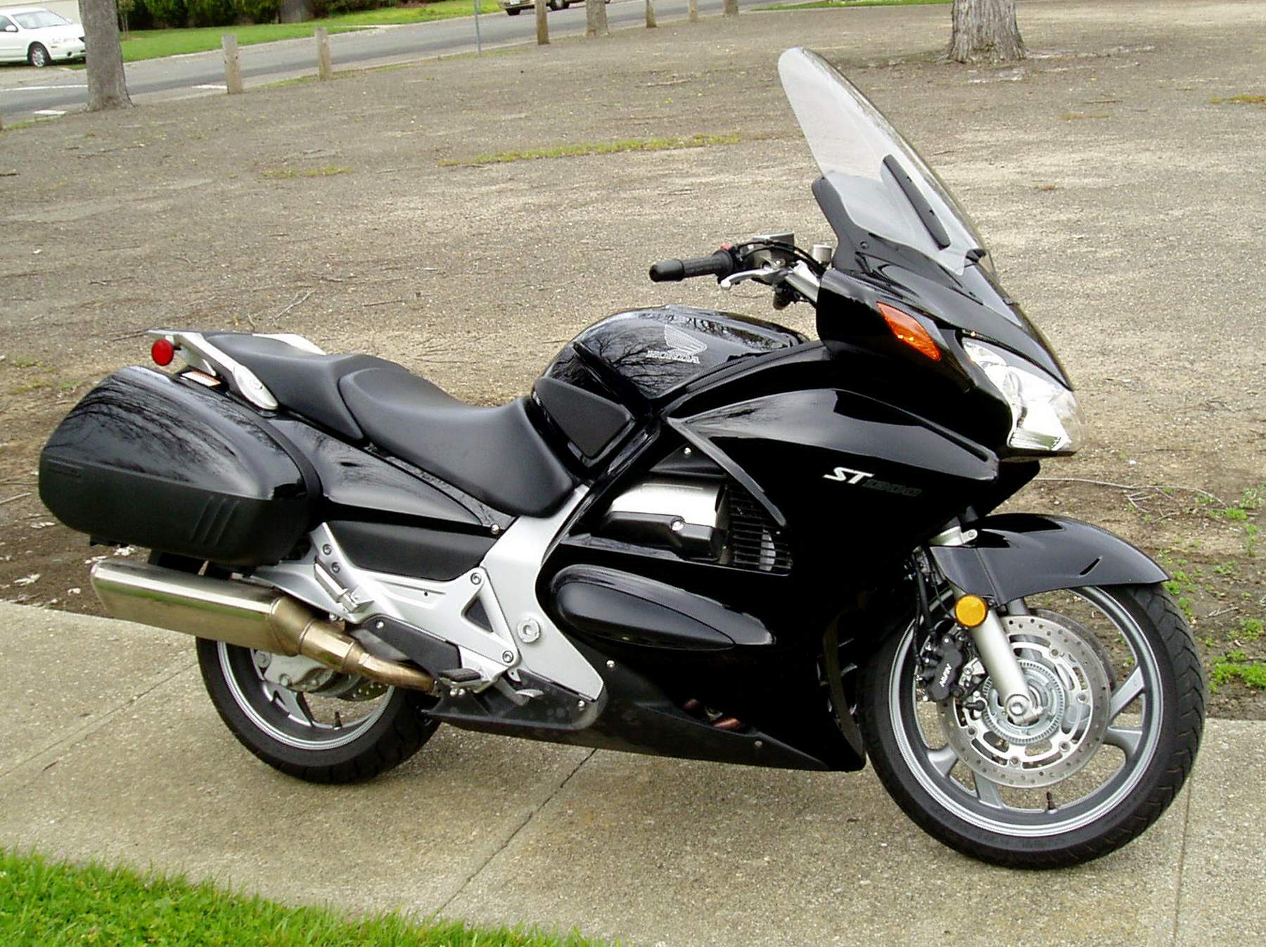 Мотоцикл Honda ST 1300 Pan European 2016
