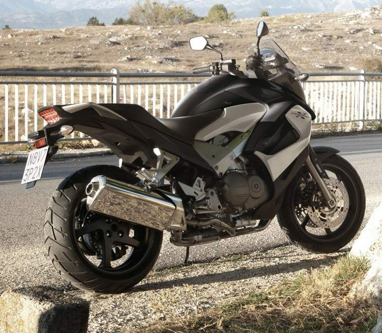 Фотография мотоцикла Honda VFR 800X Crossrunner 2012