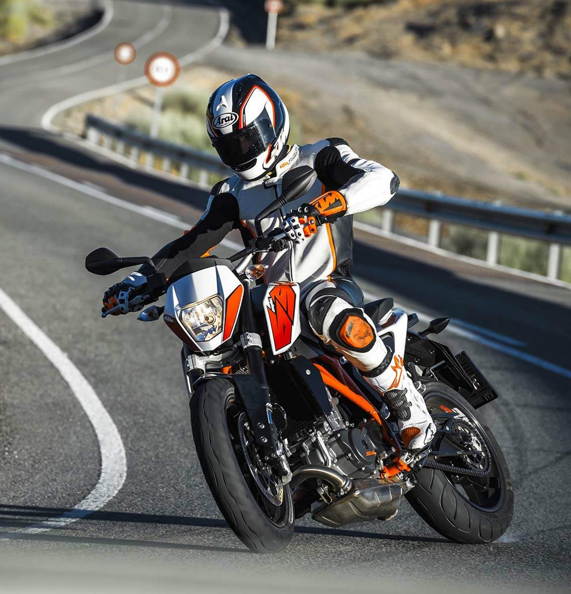 Мотоцикл KTM 690 Duke 2015