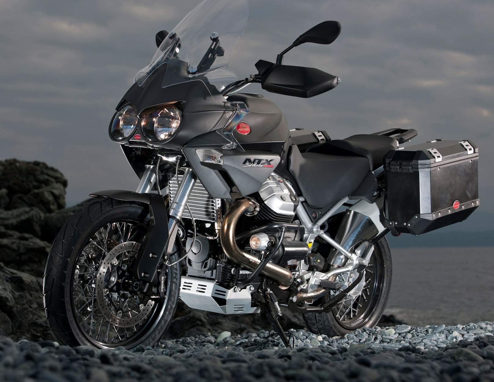 Фотография мотоцикла Moto Guzzi Stelvio 1200 NTX 2013