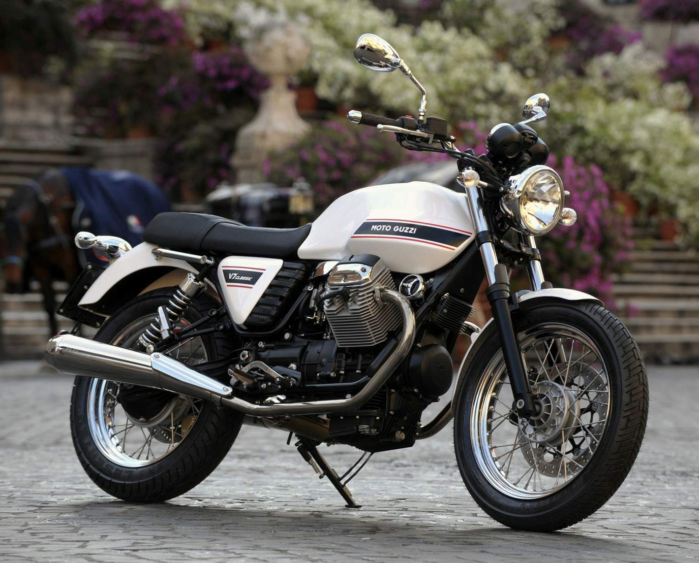 Мотоцикл Moto Guzzi V 7 Classic 2011