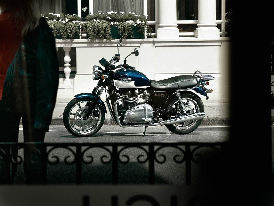 Мотоцикл Triumph Bonneville S.E. 2010 фото