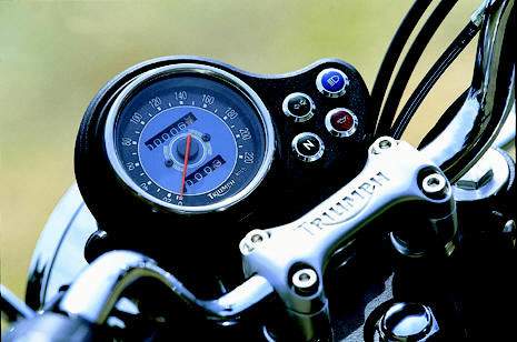 Мотоцикл Triumph Bonneville 2005 фото