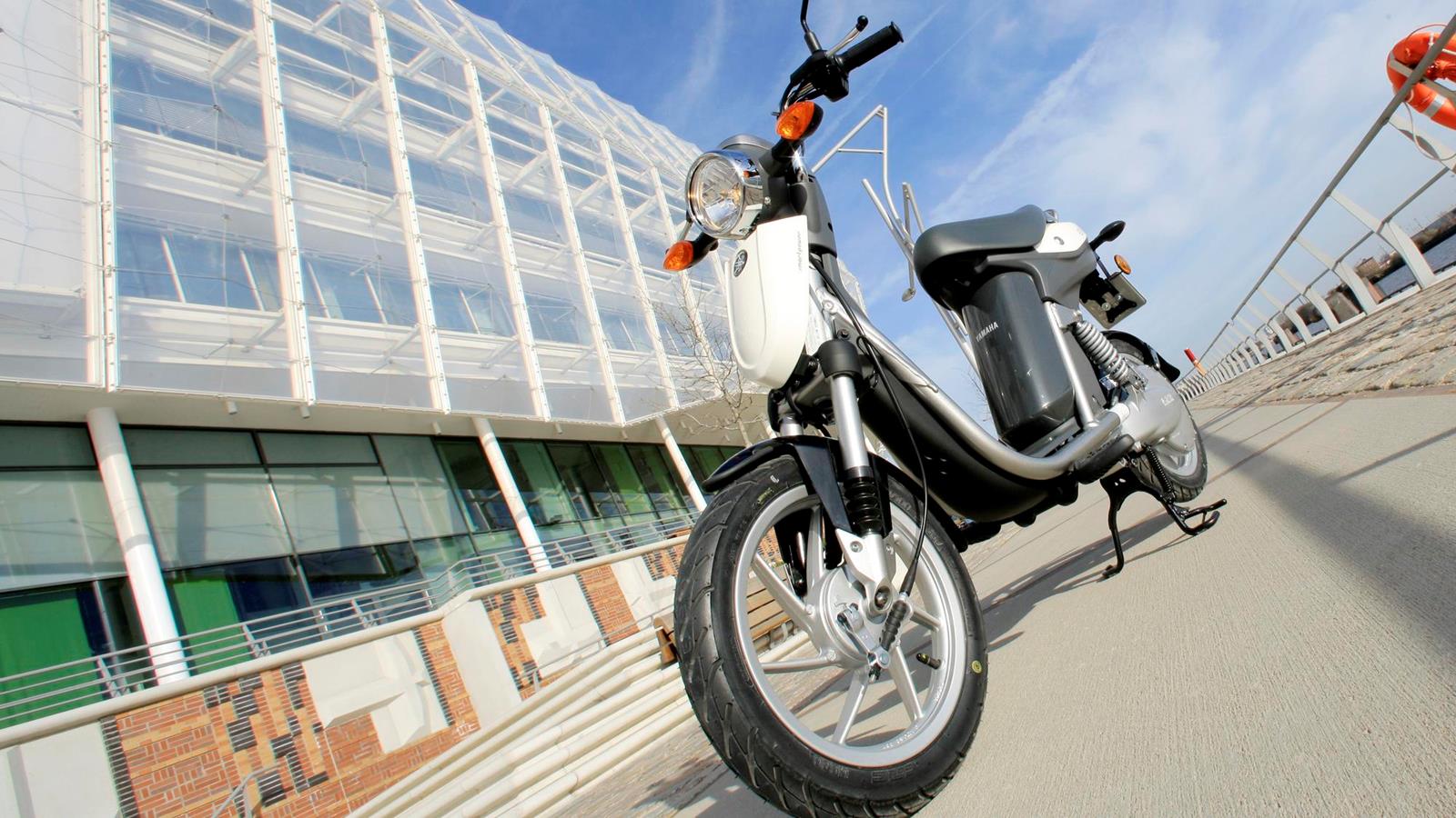 Мотоцикл Yamaha EC-03 2013