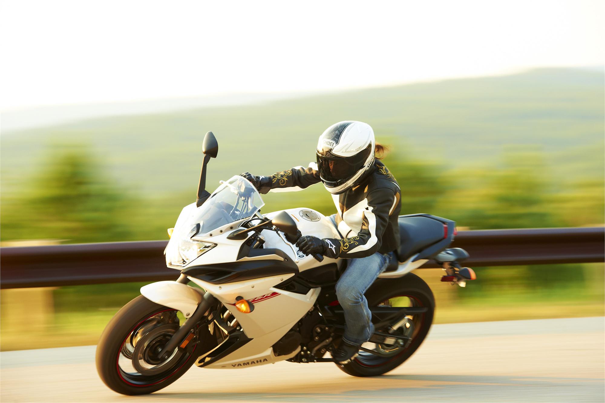 Мотоцикл Yamaha FZ6R 2011 фото