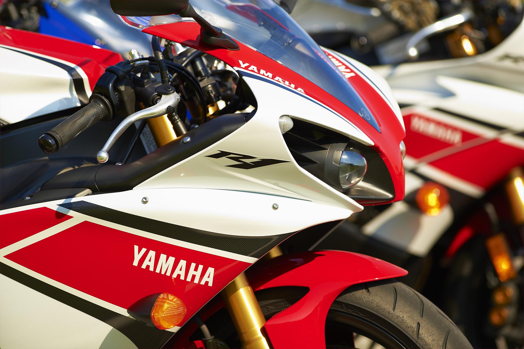 Мотоцикл Yamaha YZF-R1 2011 фото