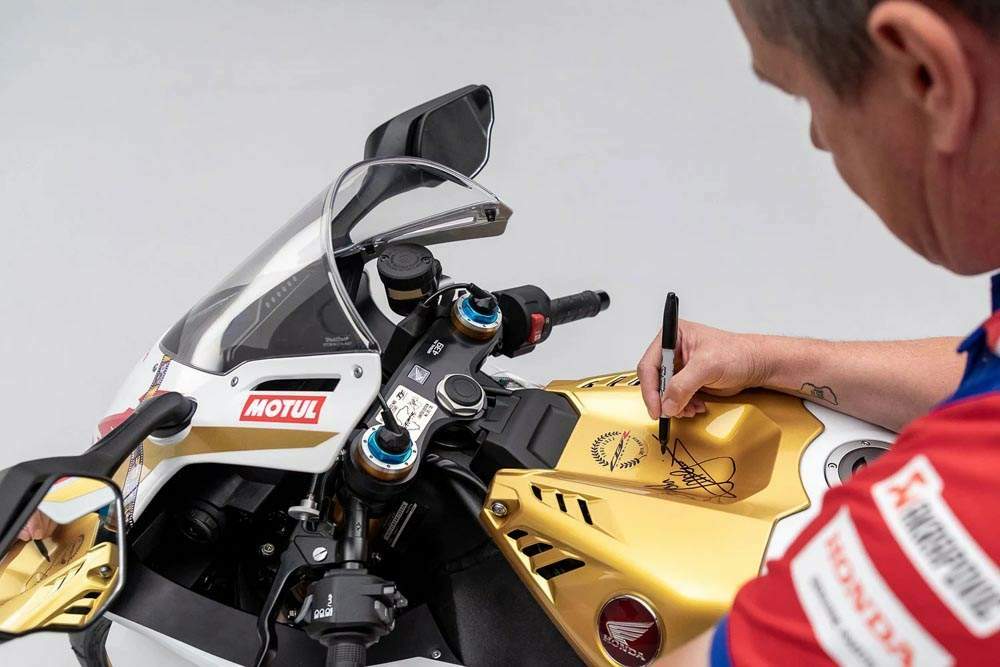 Мотоцикл Honda CBR1000RR-R Fireblade SP John Mcguinness Special Edition 2023 фото
